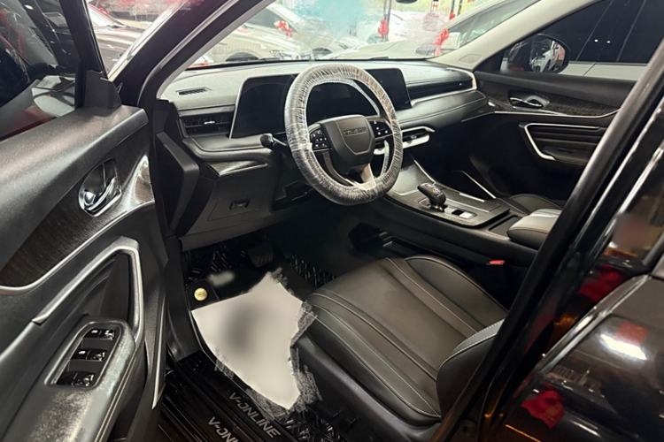 Used Venucia V 2022 260T Black Horse Edition · Idol Interior 3