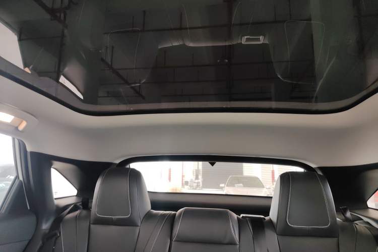 Used Venucia V 2023 260T Idol Edition Pro Headliner