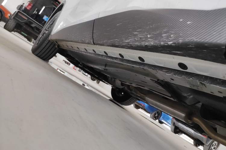 Used Venucia V 2023 260T Idol Edition Pro Left Side Sill