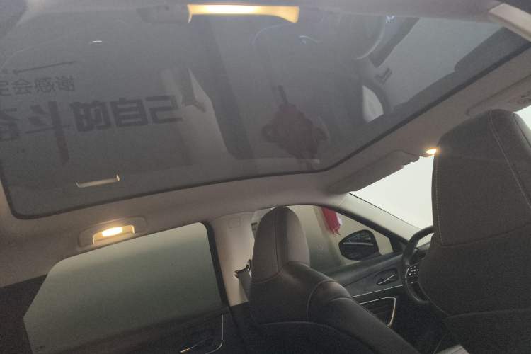 Used Venucia V 2021 260T Idol Edition Headliner