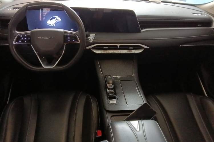Used Venucia V 2021 260T Idol Edition Center Console