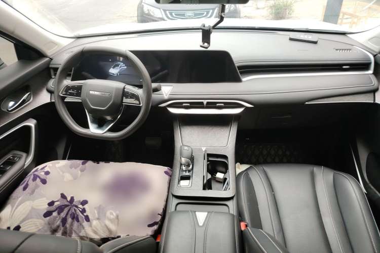 Used Venucia V 2021 260T Idol Edition Center Console