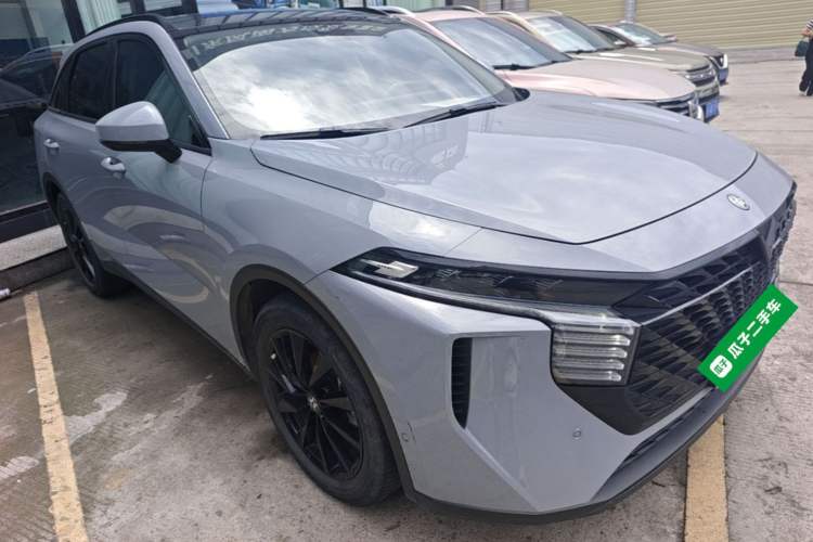 Used Venucia V 2021 260T Tianwang Edition Front Right 45 Deg