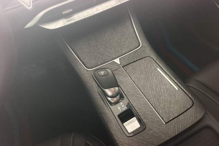 Used Venucia V 2021 260T Idol Edition Gear Lever