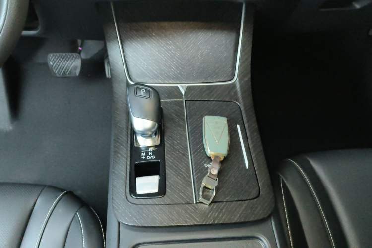 Used Venucia V 2021 260T Idol Edition Gear Lever