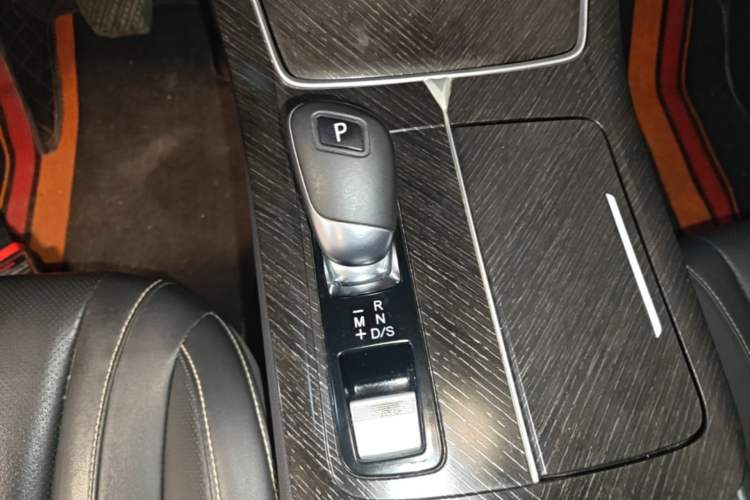 Used Venucia V 2021 260T Idol Edition Gear Lever
