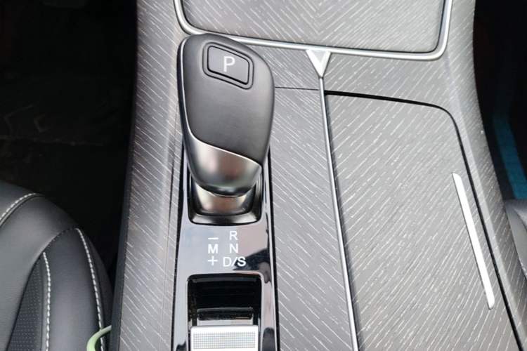 Used Venucia V 2021 260T Idol Edition Gear Lever