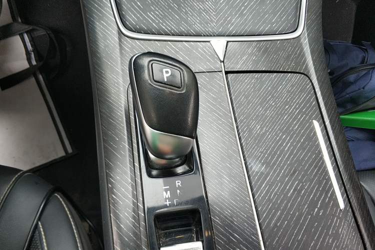 Used Venucia V 2021 260T Idol Edition Gear Lever