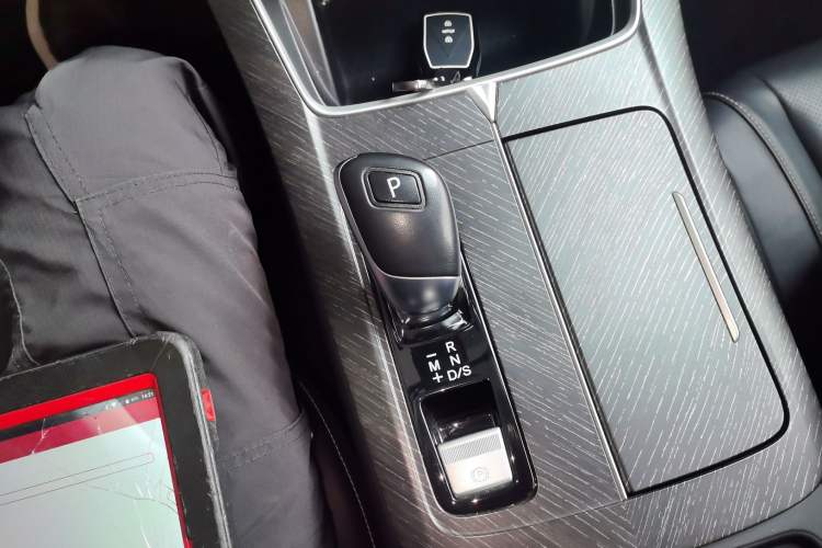 Used Venucia V 2021 260T Idol Edition Gear Lever