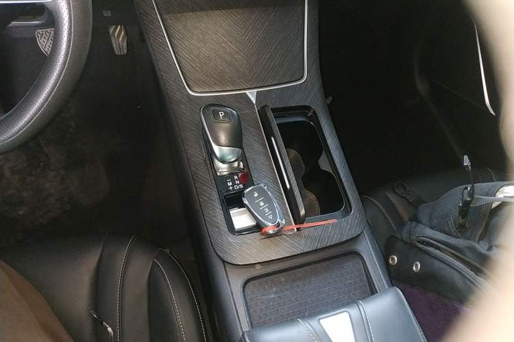 Used Venucia V 2021 260T Idol Edition Gear Lever