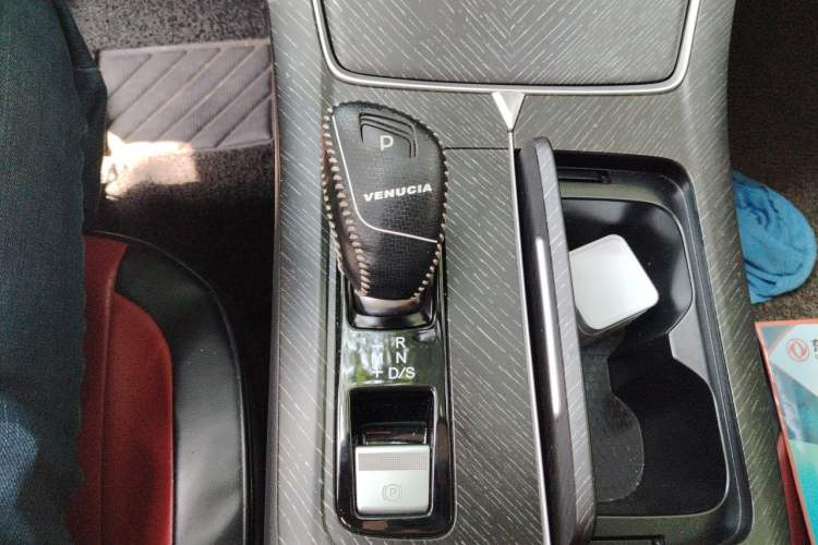 Used Venucia V 2021 260T Idol Edition Gear Lever