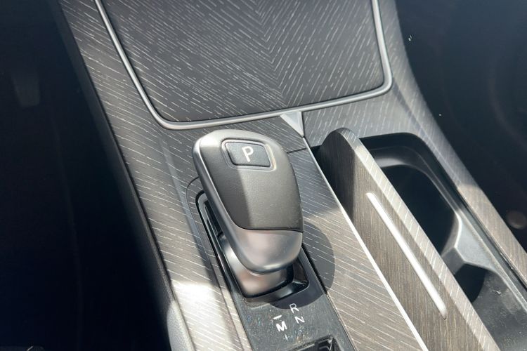 Used Venucia V 2021 260T Idol Edition Gear Lever