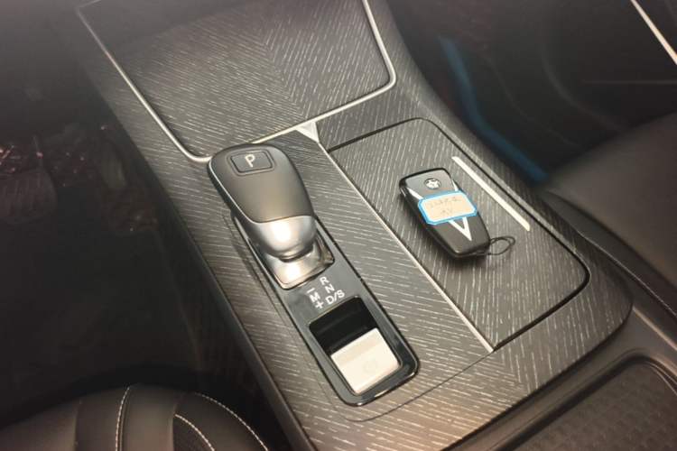 Used Venucia V 2021 260T Idol Edition Gear Lever