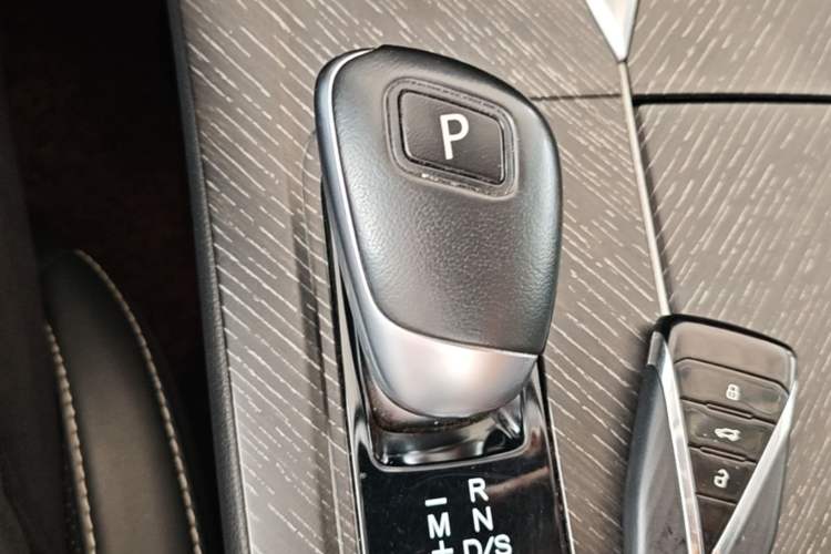 Used Venucia V 2021 260T Idol Edition Gear Lever