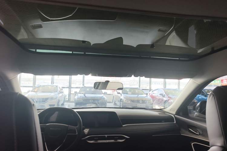 Used Venucia V 2021 260T Idol Edition Headliner