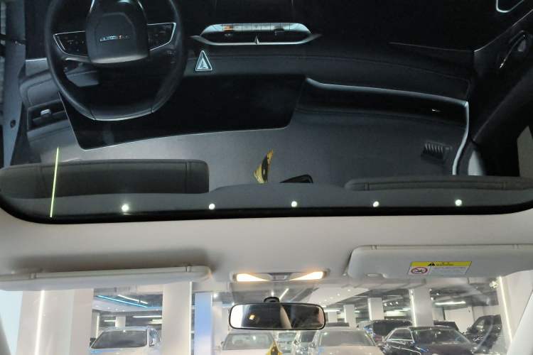 Used Venucia V 2021 260T Idol Edition Headliner