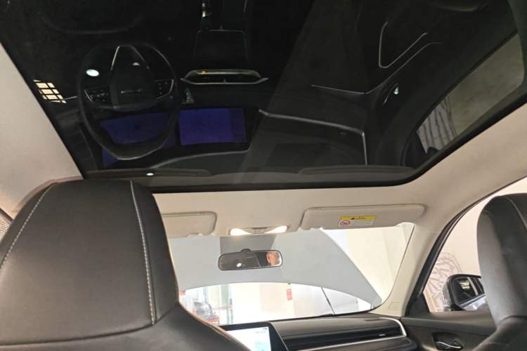 Used Venucia V 2021 260T Idol Edition Headliner