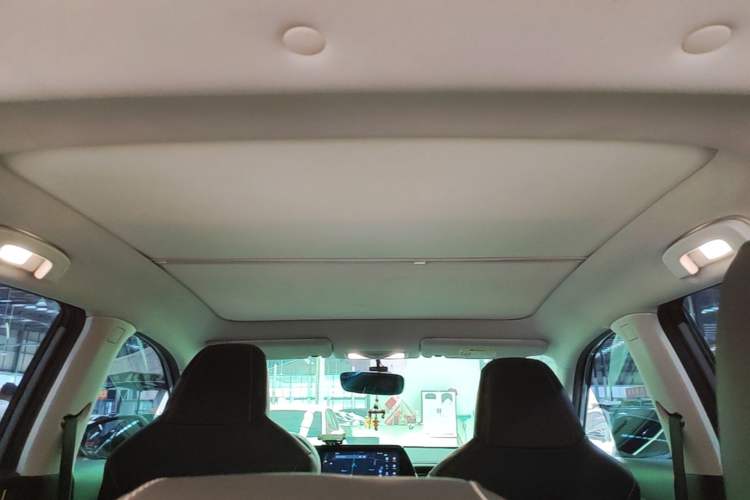 Used Venucia V 2021 260T Idol Edition Headliner