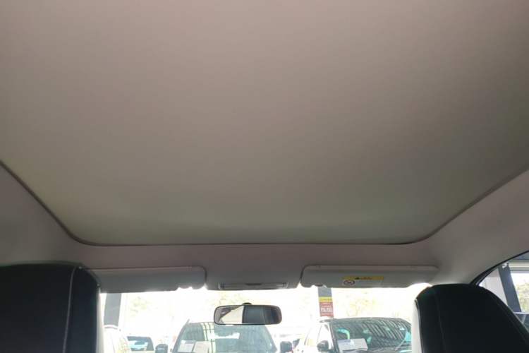 Used Venucia V 2021 260T Idol Edition Headliner