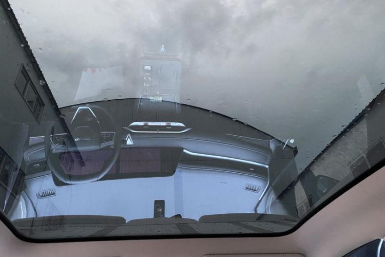 Used Venucia V 2021 260T Idol Edition Headliner