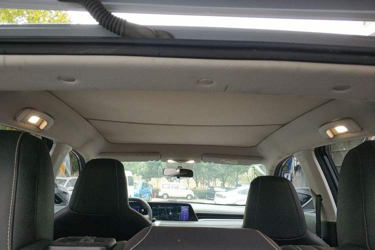 Used Venucia V 2021 260T Idol Edition Headliner