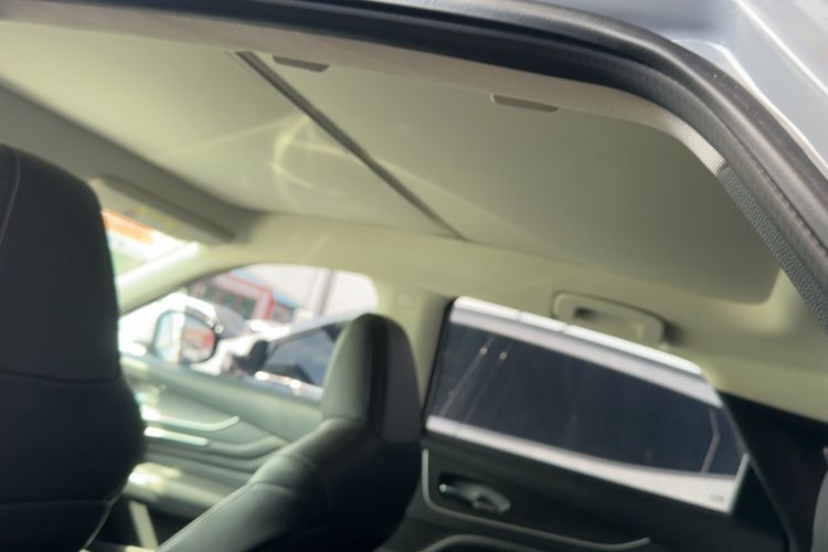 Used Venucia V 2021 260T Idol Edition Headliner