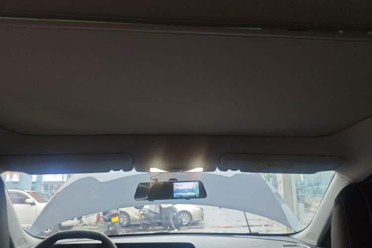 Used Venucia V 2021 260T Idol Edition Headliner