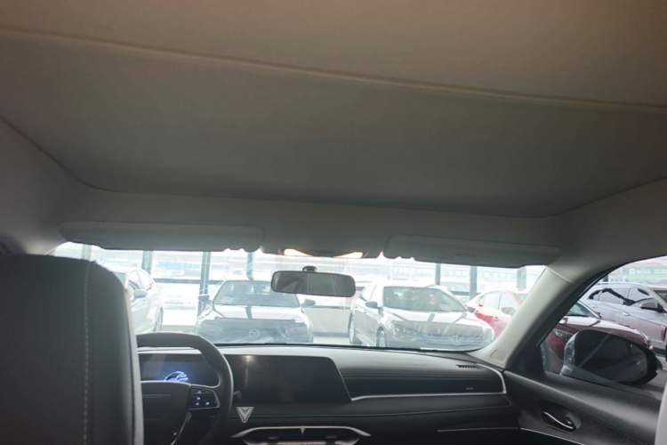 Used Venucia V 2021 260T Idol Edition Headliner