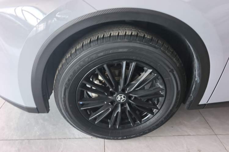 Used Venucia V 2021 260T Idol Edition Left Front Wheel Hub