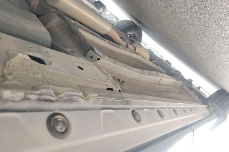 Used Venucia V 2021 260T Idol Edition Left Side Sill