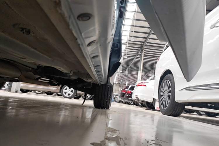 Used Venucia V 2021 260T Idol Edition Left Side Sill
