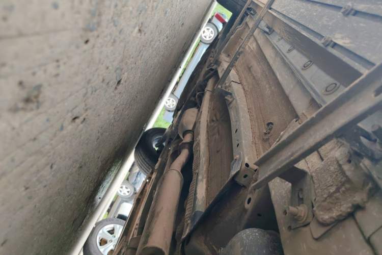Used Venucia V 2021 260T Idol Edition Left Side Sill