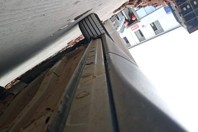Used Venucia V 2021 260T Idol Edition Left Side Sill