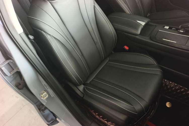Used Venucia V 2021 260T Idol Edition Right Front Seat