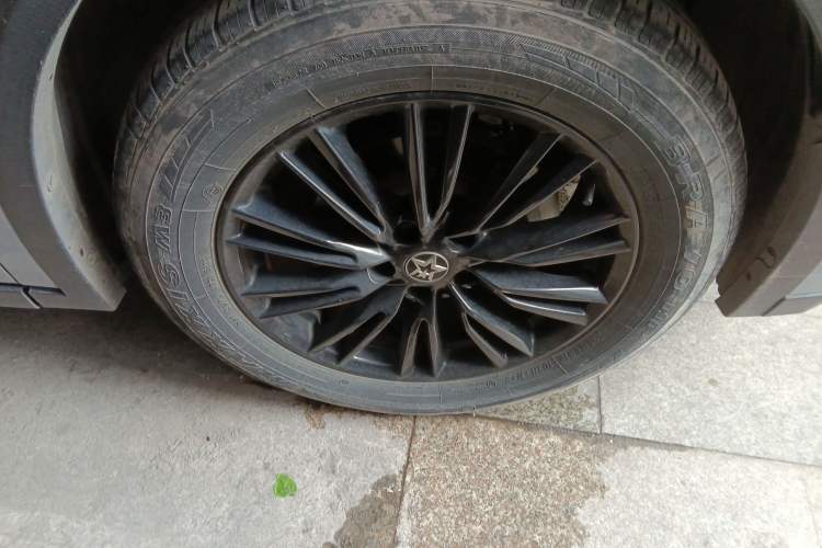 Used Venucia V 2021 260T Idol Edition Right Front Wheel Hub