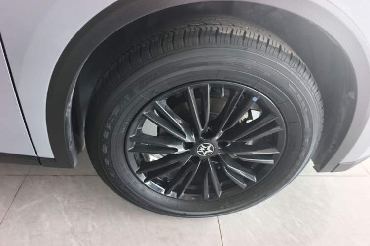 Used Venucia V 2021 260T Idol Edition Right Rear Wheel Hub