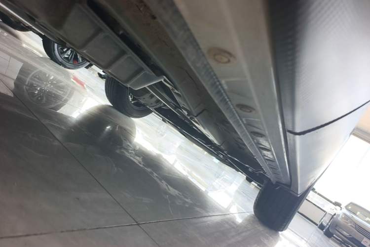Used Venucia V 2021 260T Idol Edition Right Side Sill
