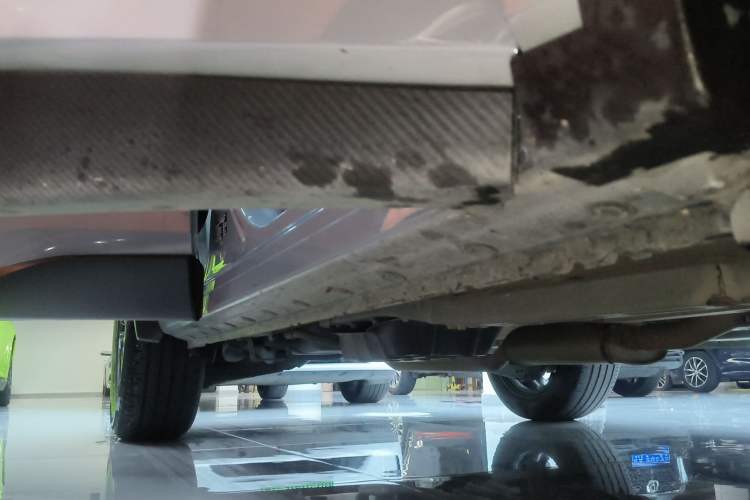 Used Venucia V 2021 260T Idol Edition Right Side Sill