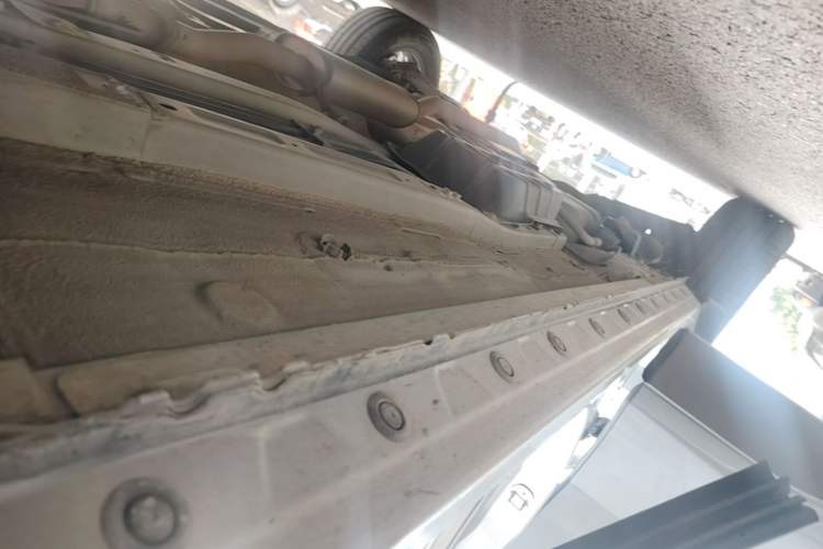 Used Venucia V 2021 260T Idol Edition Right Side Sill