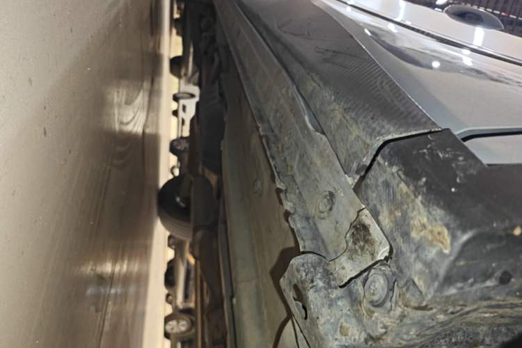Used Venucia V 2021 260T Idol Edition Right Side Sill