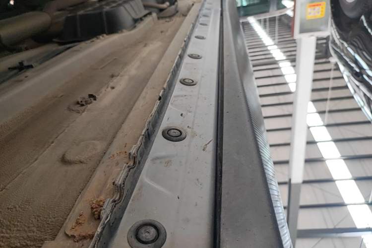 Used Venucia V 2021 260T Idol Edition Right Side Sill
