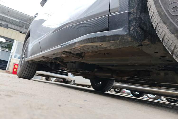 Used Venucia V 2021 260T Idol Edition Right Side Sill