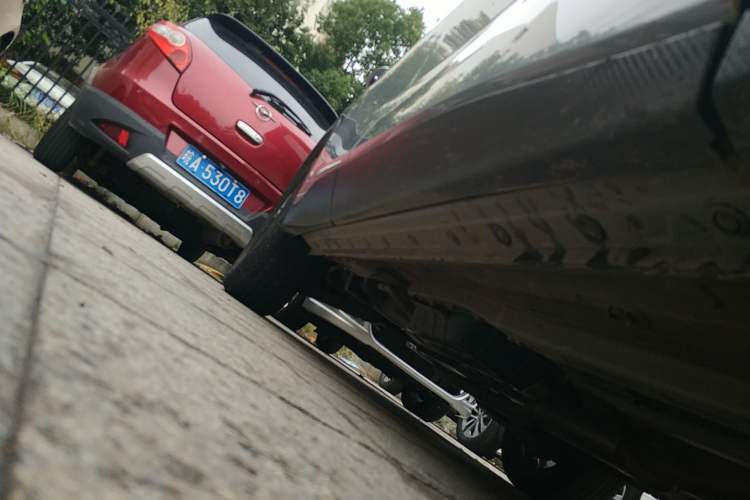 Used Venucia V 2021 260T Idol Edition Right Side Sill