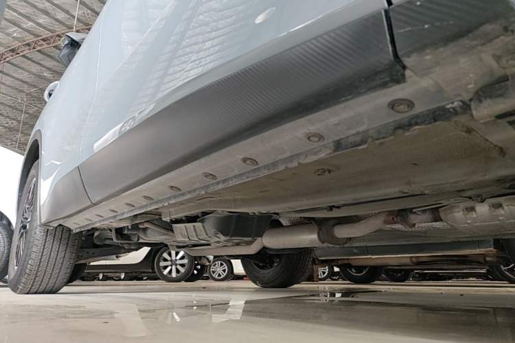 Used Venucia V 2021 260T Idol Edition Right Side Sill