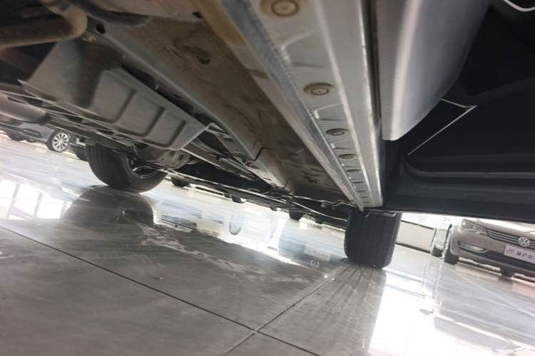 Used Venucia V 2021 260T Idol Edition Right Side Sill
