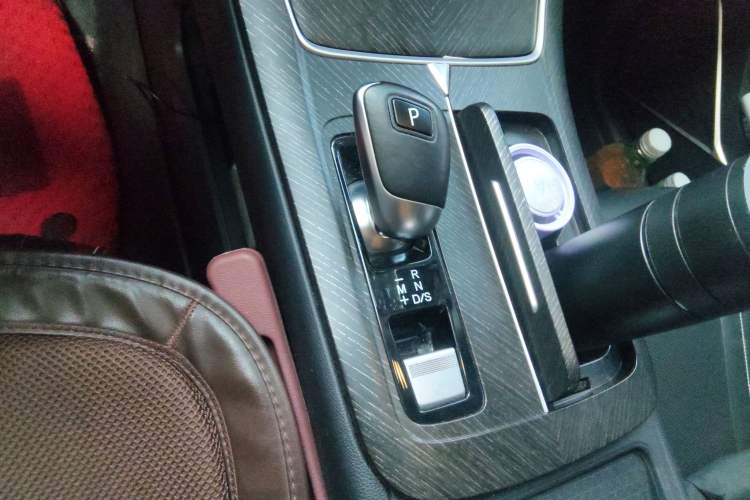 Used Venucia V 2021 260T Idol Edition Gear Lever