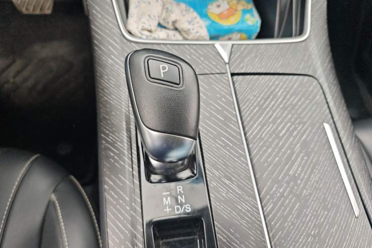 Used Venucia V 2021 260T Idol Edition Gear Lever