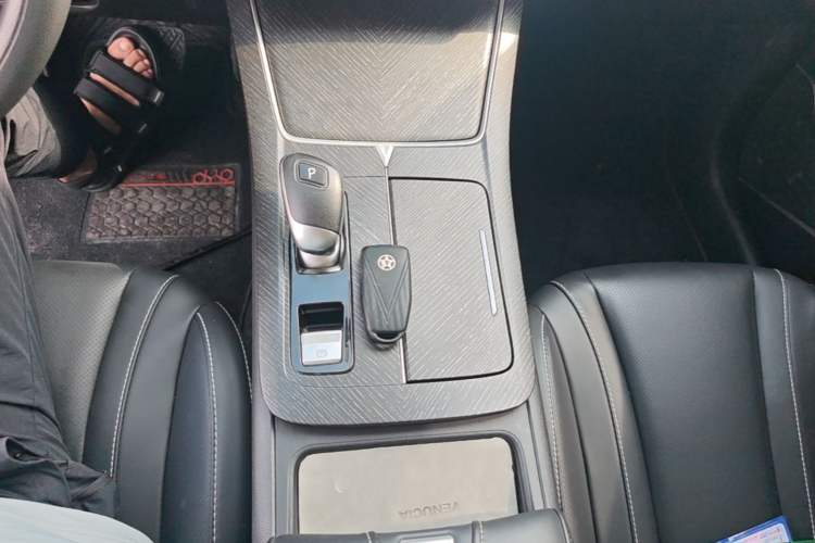 Used Venucia V 2021 260T Idol Edition Gear Lever
