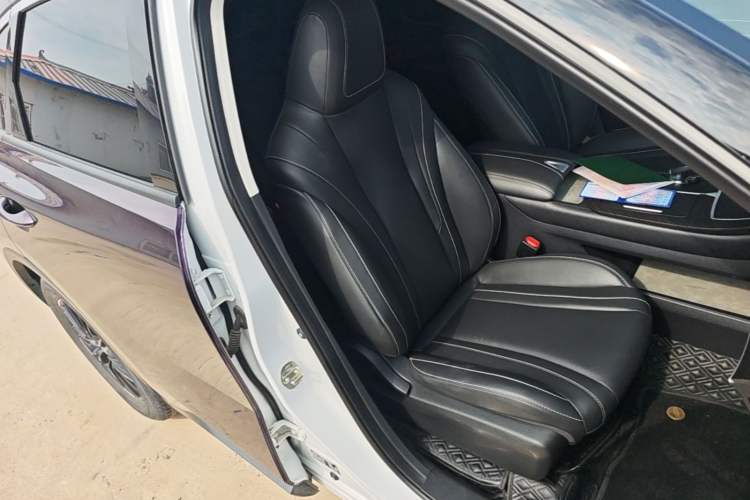Used Venucia V 2021 260T Idol Edition Right Front Seat