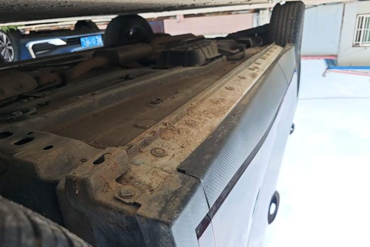 Used Venucia V 2021 260T Idol Edition Right Side Sill